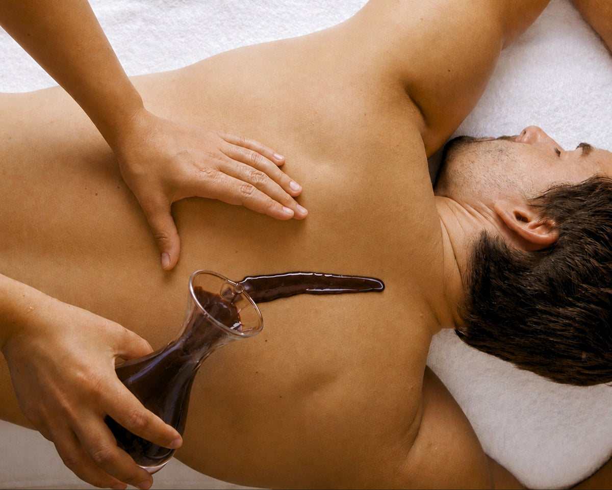 Rückenmassage mit flüssiger Zartbitterschokolade